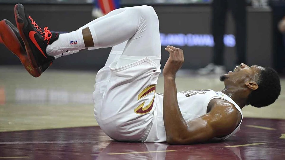 膝盖对膝盖, 左移动时将, 出现了短暂 膝盖对膝盖, 左移动时将, 出现了短暂